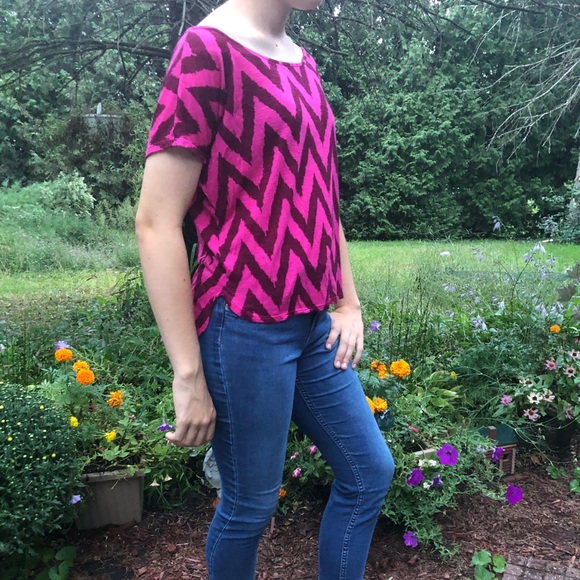 🛍$1 Add on item!🛍 Comfy hi-lo T-shirt. Medium - Picture 5 of 6